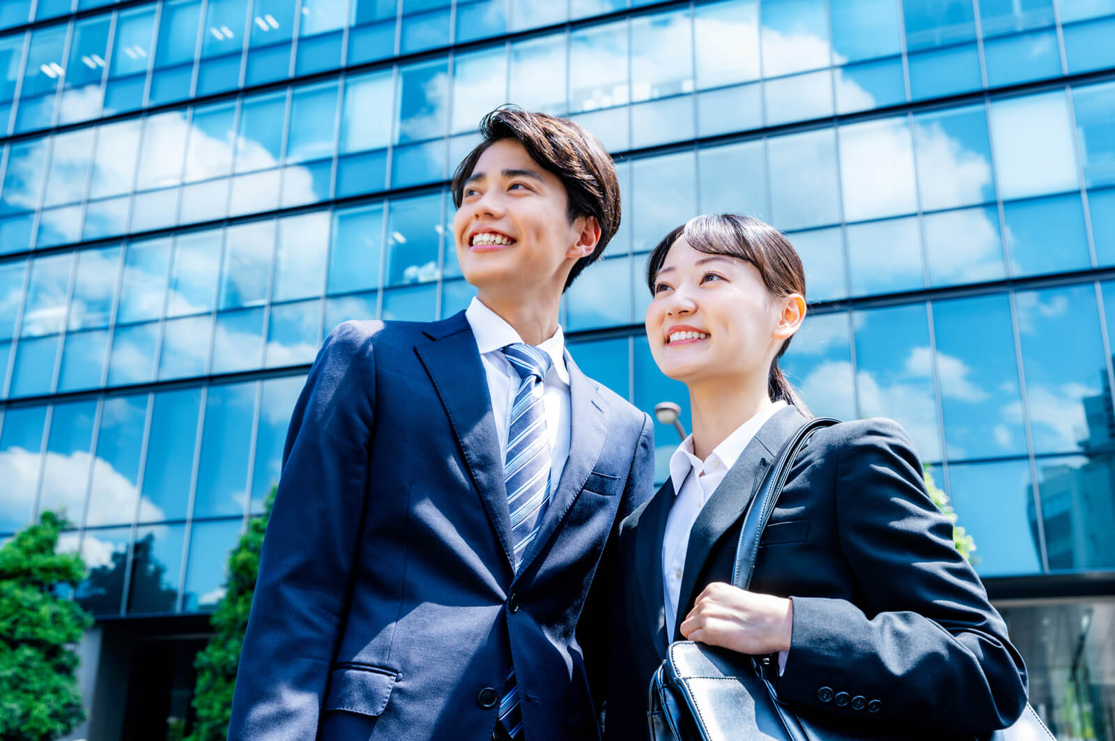 会社員の男女